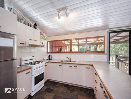 Charming Windsor Home At Unbeatable Price! - Photo 3