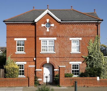 4 bedroom semi-detached house to rent - Photo 2