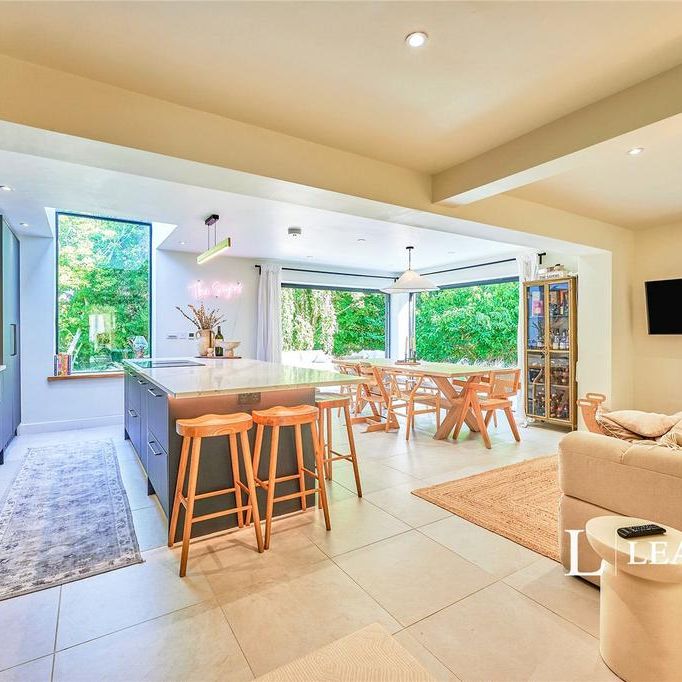 4 bedroom detached house to rent - Photo 1