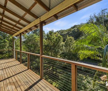 Charming Artistic Cottage Retreat in the Heart of Uki - Photo 6