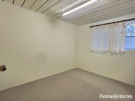 Large Family Home in Great Clinton Location! - Photo 2