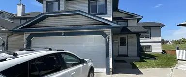 3 bedroom, 2 washroom, 2 car attached garage | Calgary - Photo 1