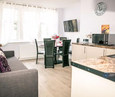 3 bedroom flat to rent - Photo 1