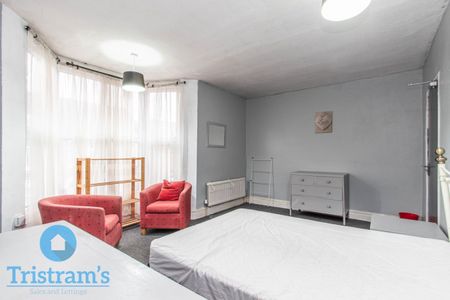 5 bed Mid Terraced House for Rent - Photo 3