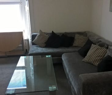 3 bedroom apartment to rent - Photo 2