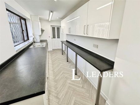 3 bedroom terraced house to rent - Photo 2