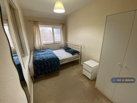 1 bedroom in a house share to rent - Photo 4