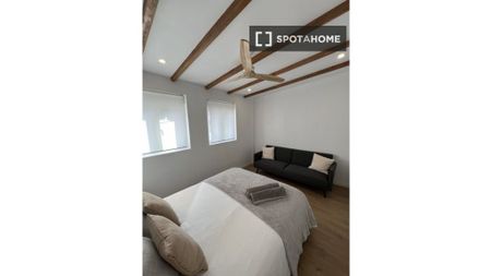 2 room luxury Flat for rent in Valencia, Spain - Photo 4