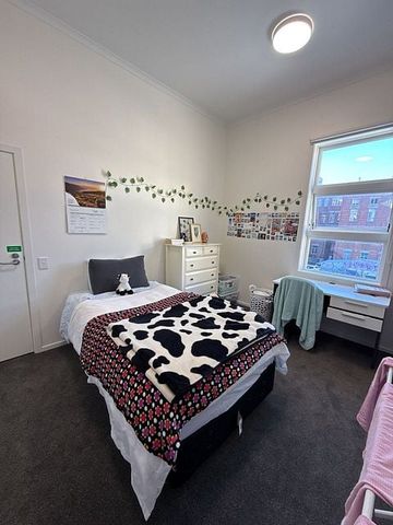 Spacious 5-Bedroom Apartment – Prime CBD Location - Photo 5