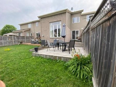 For Lease - 304 GREY SEAL Circle, Blossom Park - Airport and Area, Ontario - Photo 2