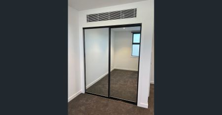 Brand new bright and high spec townhouse in Hampton East - Photo 5