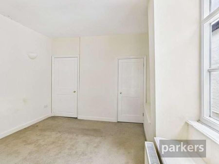 High Street, Highworth, Swindon, Wiltshire, SN6 - Photo 3