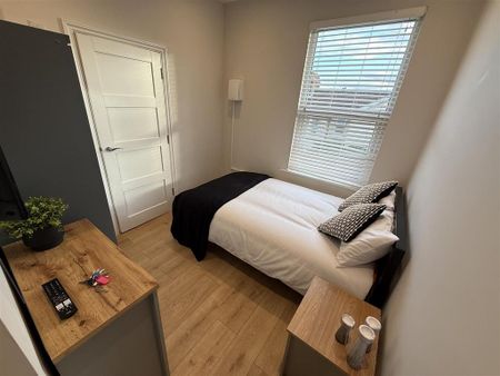 1 bedroom in a house share to rent - Photo 2