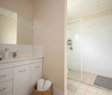 Beautifully Positioned Home with Exceptional Convenience - Photo 5