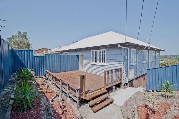 Relax and enjoy living in this renovated home! - Photo 1