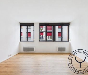 En plein centre ville avec stationnement - Photo 2