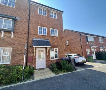 4 bedroom semi-detached house to rent - Photo 1