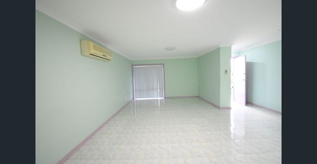 COMFORTABLE & GOOD CONDITION 3 BRICK BEDROOM HOUSE! - Photo 1