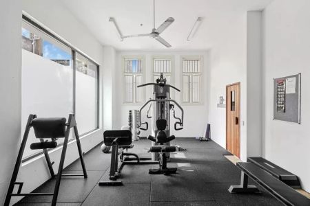 Stylish Studio in Iconic Tribeca Warehouse - Photo 4