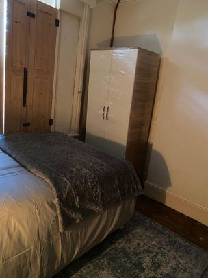 Room in a Shared House, Broad Road, B27 - Photo 1