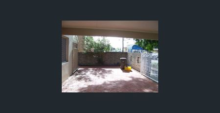 Cute duplex conveniently location - Photo 4