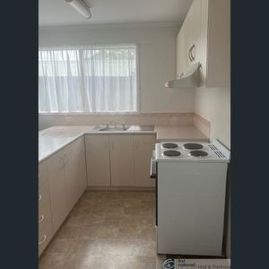 NEAT AND TIDY ONE BEDROOM BUNGALOW - Photo 2