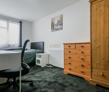 28 Lingard Close - Photo 4