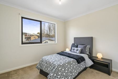 Lovely designer townhouse in the heart of Kilmore - Photo 2