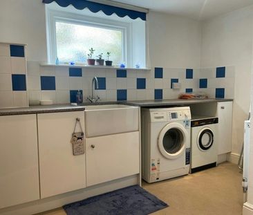 Terraced House to rent on - Photo 5