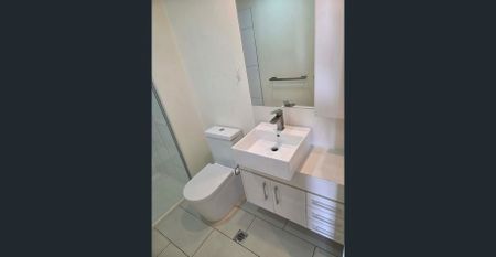 Bright 1-Bedroom Apartment with City Views + Parking - Photo 5