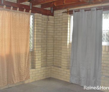 Spacious Family home in a great Location - Photo 4