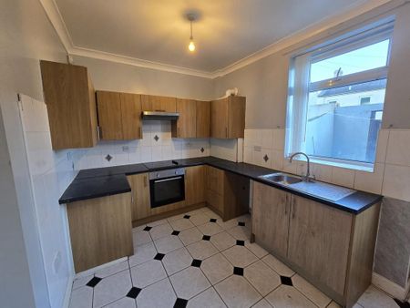 2 bedroom terraced house to rent - Photo 2