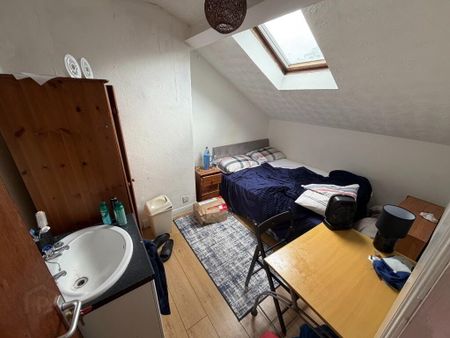 56 Fitzroy Avenue, Belfast, BT7 1HX - Photo 2