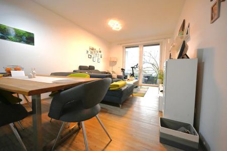 Attraktive 3-Zimmer-Wohnung: große westseitige Loggia mit Blick ins Grüne - Photo 3