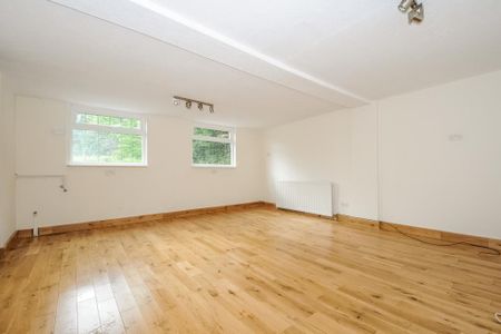 4 bedroom detached house to rent - Photo 3