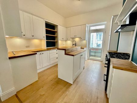 3 bedroom terraced house to rent - Photo 2