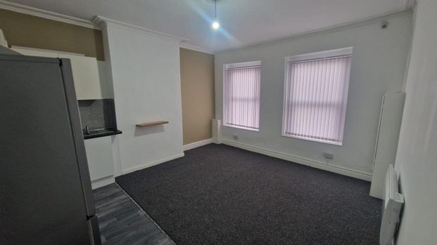 4 bedroom flat to rent - Photo 1