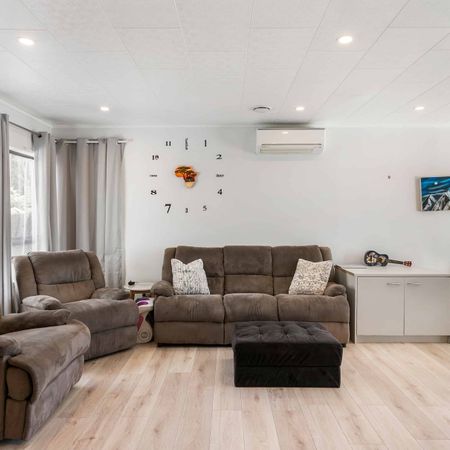 Great Fully Renovated House - Safe and Secure - Photo 3