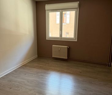Location Appartement 3 pièces 71m² LAVAL 53000 - Photo 5