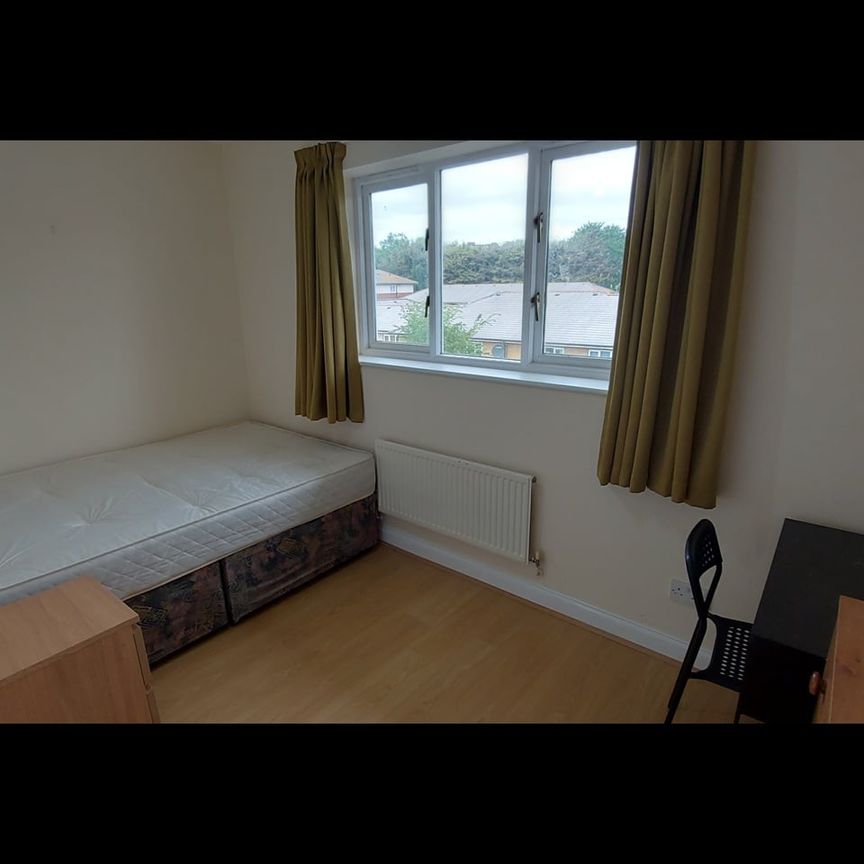 Room in a Shared House, Myddleton Avenue, N4 - Photo 1
