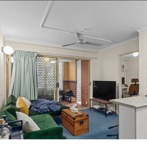 A Quiet Sanctuary Away from The Bustle of The Inner-City - Photo 2