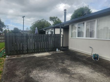 Spacious 4BR Family Home in Pakuranga - Photo 4