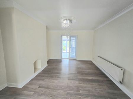3 bed Semi-Detached - To Let - Photo 3
