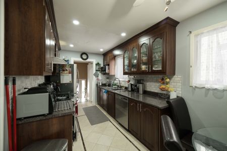 For Lease - 2936 Windjammer Road, Mississauga, Ontario - Photo 4