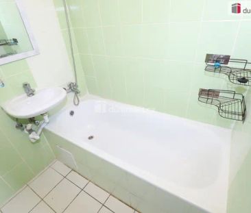 Slunný byt 2+1/S/L ve třetím patře panelového domu - Fotografie 6