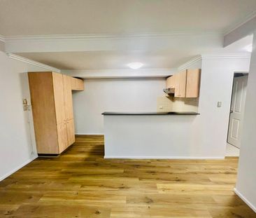 Stylish Newtown Apartment with Private Courtyard - Photo 4