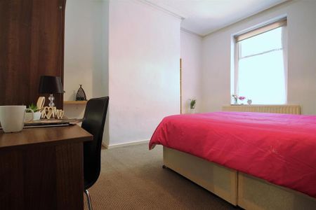 4 bedroom terraced house to rent - Photo 5