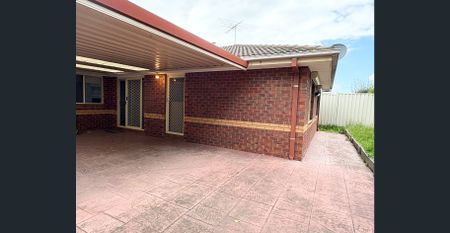 Charming Family Home in Roxburgh Park - Photo 2