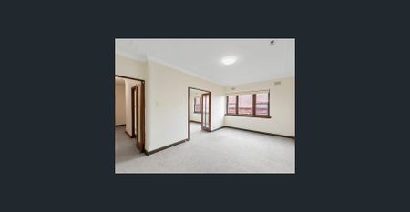 Spacious Light Filled Two Bedroom Apartment - Photo 2