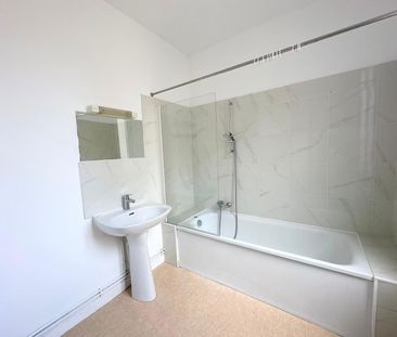 Location Appartement 3 pièces 54m² CHERBOURG-EN-COTENTIN 50100 - Photo 3